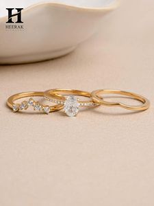 Anillo de compromiso vintage con diamante ovalado cultivado en laboratorio, conjunto de anillos solitarios de oro amarillo de 14K, corona de tiara curvada de 3 piezas con pavé, conjunto nupcial apilable. - Product Image 3