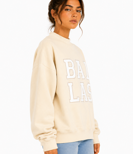Sweat-shirt à col montant crème avec deux rangées de grandes lettres blanches encadrées, manches longues, poignets et ourlet côtelés, vêtements personnalisables avec logo - Product Image 2