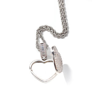 Colgante de Corazón con Diamante Cultivado en Laboratorio, Chapado en Oro sobre Plata, con Espacio para Foto Personalizada, Abalorio Plegable, Moderno - Product Image 2