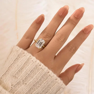 Bague de fiançailles solitaire en moissanite taille émeraude 925 plaquée or 5,0 carats, style vintage, vente en gros - Product Image 6