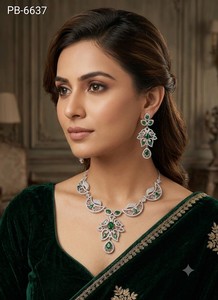 Colección Elegante de Alta Calidad, Juego de Collar y Aretes con Perlas de Imitación y Baño de Oro Kundan, Joyería de Boda para Mujer, Último Diseño - Product Image 5