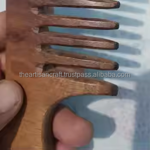 Peine de madera de primera calidad hecho a mano de madera natural Ideal para el cuidado del cabello sin enredos y la salud del cuero cabelludo - Product Image 6