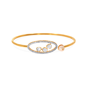 Bracelet jonc ouvert en or 18 carats avec diamants et perles |   Design ovale élégant avec halo - Product Image 2