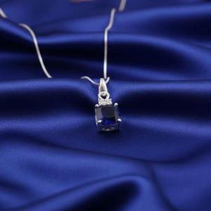 Pendentif en saphir bleu vintage, forme coussin, argent sterling 925, bijou artisanal, cadeau unique pour elle - Product Image 2