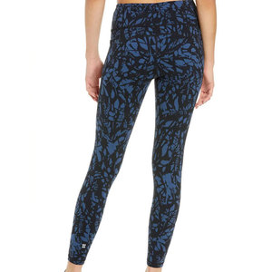 Fabrication professionnelle de leggings pour femmes, leggings de qualité supérieure, dernier design en différentes couleurs et tailles. - Product Image 2