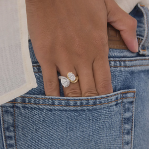 Bague de fiançailles Toi et Moi en or 14 carats bicolore avec diamants de laboratoire taille poire et ovale, pavé moderne, bague unique - Product Image 2