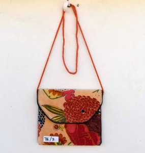 Bolso de Hombro de Terciopelo Estilo Bohemio con Estampados de Animales y Diseño Floral de Aves, con Correa Única y Cierre de Gancho y Bucle, para Fiestas de Verano - Product Image 1
