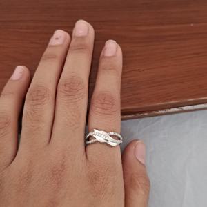 Anillo Infinito Trenzado con Diamantes, Elegante y Minimalista, para Mujer, Ideal para Boda, Compromiso, Uso Diario o Regalo - Product Image 5