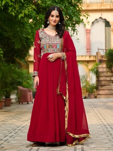 Nuevas colecciones de vestidos Anarkali de diseñador para mujer con precio bajo y la mejor calidad, vestidos Anarkali de material sintético con efecto florecido. - Product Image 1
