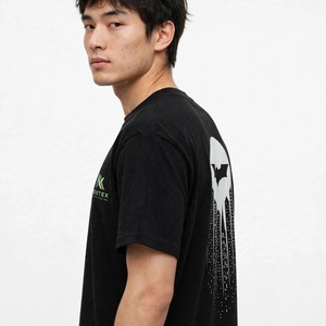 เสื้อยืดพิมพ์ลายกราฟิกซิกเนเจอร์คิตตี้ ซิตี้ สกายไลน์ สำหรับผู้ชาย สไตล์มินิมอล ฮีโร่ อาร์ต คอกลม ปักโลโก้ รับผลิตตามสั่ง ขายส่ง - Product Image 3