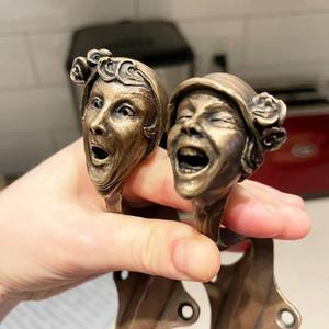 Crochet mural en laiton de style vintage avec motif artistique de visage de femme, support mural décoratif pour clés, sacs, serviettes et décoration murale intérieure - Product Image 3