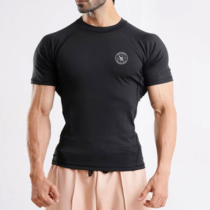 เสื้อยืดกีฬาแบบสลิมฟิต ระบายอากาศ แห้งเร็ว น้ำหนักเบา ช่วยพยุงกล้ามเนื้อ เหมาะสำหรับการฝึกซ้อมในยิม ประสิทธิภาพสูง - Product Image 1