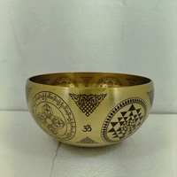 Bol chantant tibétain artisanal Ali, symboles sanskrits en bronze, marteau en bois, bol sonore de méditation, performance professionnelle, 17,5 cm
