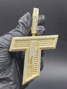 Pendentif Lettre en Argent 925 Plaqué Rhodium de Luxe avec Moissanite, Pierres Taille Baguette Serties en Canal, Unisexe, pour Usage Quotidien, Thème Spécifique - Product Image 2