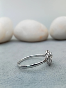 แหวนหมั้นเพชรโมอิสซาไนต์ทรงรี ประดับเพชรแบบหนามเตย ชุบทอง 14K เงินแท้ 925 สำหรับผู้หญิง รับรองโดย IGI - Product Image 4