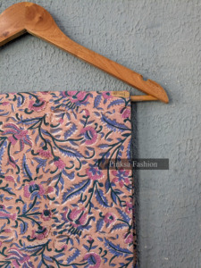 Tissu en coton floral fait main de Jaipur, teint naturellement, imprimé à la main, textile pour vêtements et décoration intérieure - Product Image 6