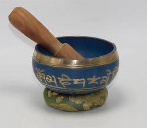 Cuenco tibetano azul con relieve o martillado de colores para la salud y un sonido mágico - Product Image 1