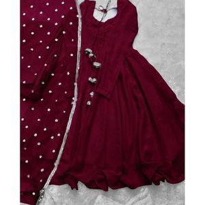 VESTIDO DE FIESTA GEORGETTE VESTIDO LISO FONDO CON BORDADO DUPATTA MAROON - Product Image 2