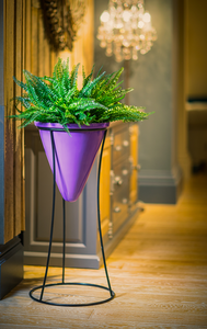 Pot de fleurs moderne en métal violet avec support en fer noir, pot décoratif haut pour plantes, support de pot de fleurs contemporain pour l'intérieur et l'extérieur, jardin - Product Image 3