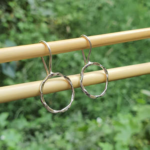 Elegantes y ligeros pendientes colgantes de círculo martillado de Plata de Ley 925 para mujer, pendientes de perlas de diamantes chapados en oro a la moda para boda - Product Image 3