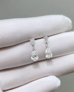Boucles d'oreilles pendantes en forme de goutte d'eau en argent sterling 925 et moissanite, faites à la main, pour cadeau, en stock chez le distributeur et le commerçant en ligne - Product Image 1