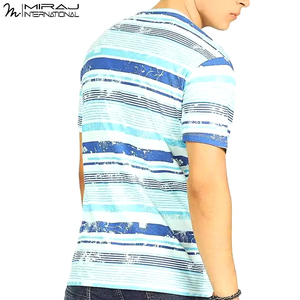 เสื้อยืดลำลองสีน้ำเงินลายกราฟิกหลายแถบสำหรับผู้ชาย ปรับแต่งได้ เนื้อผ้าฝ้ายนุ่ม ระบายอากาศดี เหมาะสำหรับใส่ทุกวัน เสื้อยืดแบบซับลิเมชั่น - Product Image 3