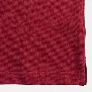 เสื้อโปโลผู้ชายสีแดง แขนสั้น ผ้าคอตตอนปิเก้ สวมใส่สบาย ระบายอากาศได้ดี ทรงปกติ ดีไซน์ถักแบบเรียบ - Product Image 4