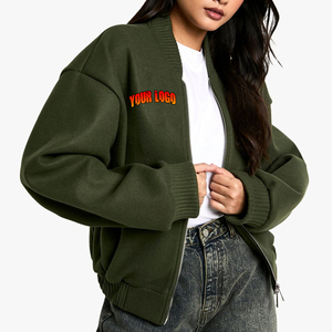 Veste Bomber Femme Style Universitaire Vert Olive avec Logo Brodé et Fermeture Éclair – Collection Hot Sale - Product Image 4