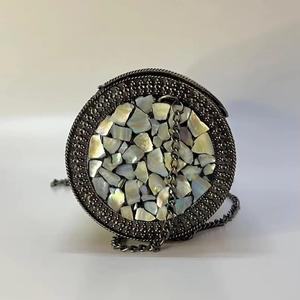 Bolso de Mano Elegante de Aleación Rígida para Mujer, Accesorio para Fiesta o Boda, Hecho a Mano y Personalizable - Product Image 5