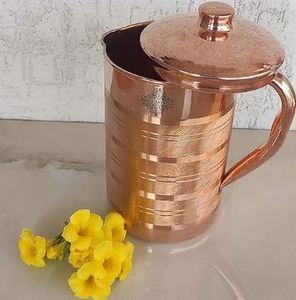Ensemble de carafes en cuivre pour une présentation élégante et rétro lors des dîners, service de table en métal avec verres, durable et réutilisable. - Product Image 1