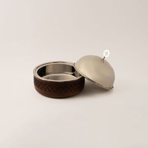 Casserole en métal avec pot extérieur en bois et couvercle doré, chauffe-plats pour service en hôtels, mariages et réceptions - Product Image 5