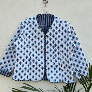 Veste en coton pour femme à col en V avec imprimé géométrique bleu, manches longues, blazer tissé respirant pour l'été, style élégant - Product Image 1