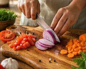 Planche à découper rectangulaire en bois d'acacia de qualité supérieure, durable, lavable au lave-vaisselle, planche de cuisine artisanale pour légumes, fruits, viande - Product Image 3