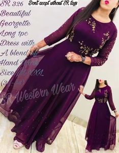 Nouvelle robe de soirée style Anarkali, richement brodée, en georgette, pour mariage et occasions spéciales, style indien et pakistanais. - Product Image 3