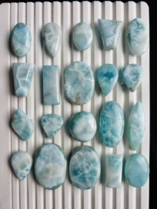 Cabujón de Larimar Natural Pulido de Formas Mixtas, Gema de Larimar Hecha a Mano para Joyería - Product Image 4