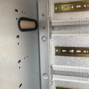 Armoire de commande électrique industrielle en acier inoxydable avec rail DIN, conception modulaire IP54 pour systèmes de distribution d'énergie - Product Image 3