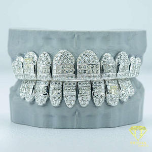 Grillz personnalisé 10 dents en Moissanite VVS, entièrement serti, style Hip Hop, bijoux fins de luxe unisexe par Trisha Jewels - Product Image 5