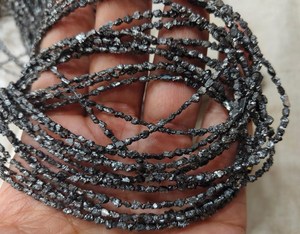 Perles de diamant noir naturel facettées non taillées en forme de copeaux, perles de pierres précieuses de diamant noir brut pour la fabrication de bijoux - Product Image 3