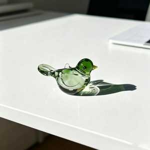Figura de Pájaro de Vidrio Verde Soplado a Mano, Escultura Animal Tallada y Grabada, Pieza de Arte Decorativa Navideña Ecológica Hecha de Vidrio - Product Image 5