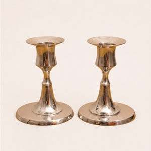 Juego de Portavelas Cónicos de Metal Plateado, Cromado Pulido, Hechos a Mano, Ecológicos, Elegantes, para Bodas, Navidad, Cumpleaños - Product Image 4