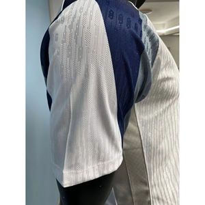 เสื้อฟุตบอลคลาสสิก รุ่นแฟนคลับ สีทีมอย่างเป็นทางการ ออกแบบสำหรับแฟนบอลและสวมใส่ลำลองทุกวัน - Product Image 6