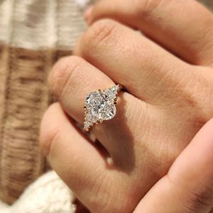 Bague de fiançailles ovale en diamant de 1,00 à 3,00 carats, sertie en cathédrale, or 18 carats, bijoux fins, cadeau d'anniversaire pour femme - Product Image 1