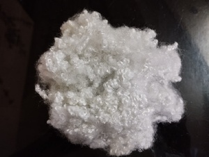 Fibres synthétiques creuses solides siliconées ignifuges Vikohasan, fabriquées à partir de fibres courtes de polyester recyclé GRS 7D 15D - Product Image 2