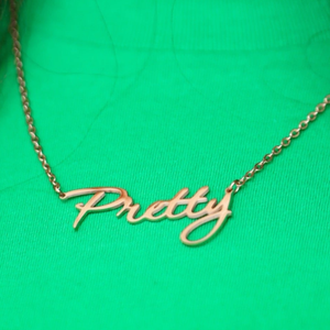 สร้อยคอพริตตี้ เอเคเอ จี้ตัวอักษรสีทอง ดีไซน์หรูหรา เครื่องประดับผู้หญิง แฟชั่นทันสมัย ใช้ได้ทุกวัน เหมาะเป็นของขวัญ - Product Image 6