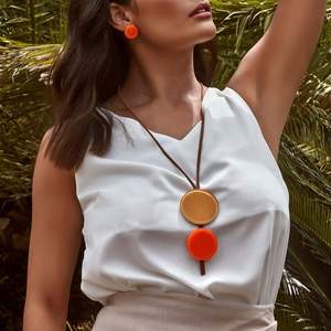 Collier en résine haut de gamme fait à la main, bijoux élégants avec durabilité et confort pour de longues heures - Product Image 2