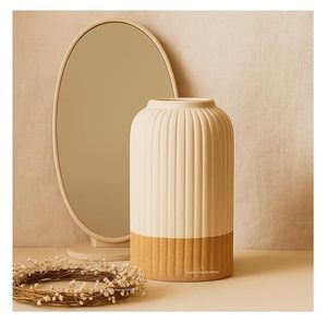 Vase de table plissé en céramique au design minimaliste, personnalisable, en porcelaine côtelée, centre de table pour salon et salle à manger - Product Image 5