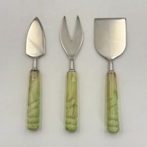 Juego de Cuchillo Cortador de Queso y Espátula para Pastel de Acero Inoxidable Vintage con Diseño de Resina, Ideal para Regalo de Boda, al Mejor Precio - Product Image 1