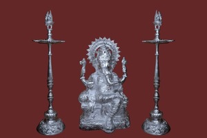 White Metal Ganesha Idol with <b>Silver</b> Finish and Two Decorative <b>Lamps</b> Traditional Hindu God Statue for Home Temple Puja Room Fest - Product Image 3