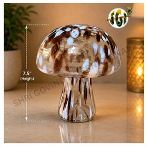 Figurine de champignon en verre soufflé artisanal, 7,5 pouces de hauteur, ornement artistique en verre soufflé, décoration intérieure, forme ronde - Product Image 1