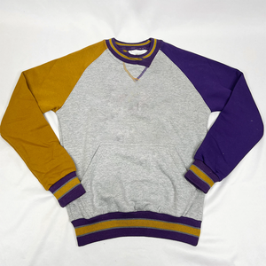 Sudadera personalizada de la fraternidad Omega con cresta gris y morada de chenilla, venta al por mayor de ropa personalizada para fraternidades. - Product Image 1